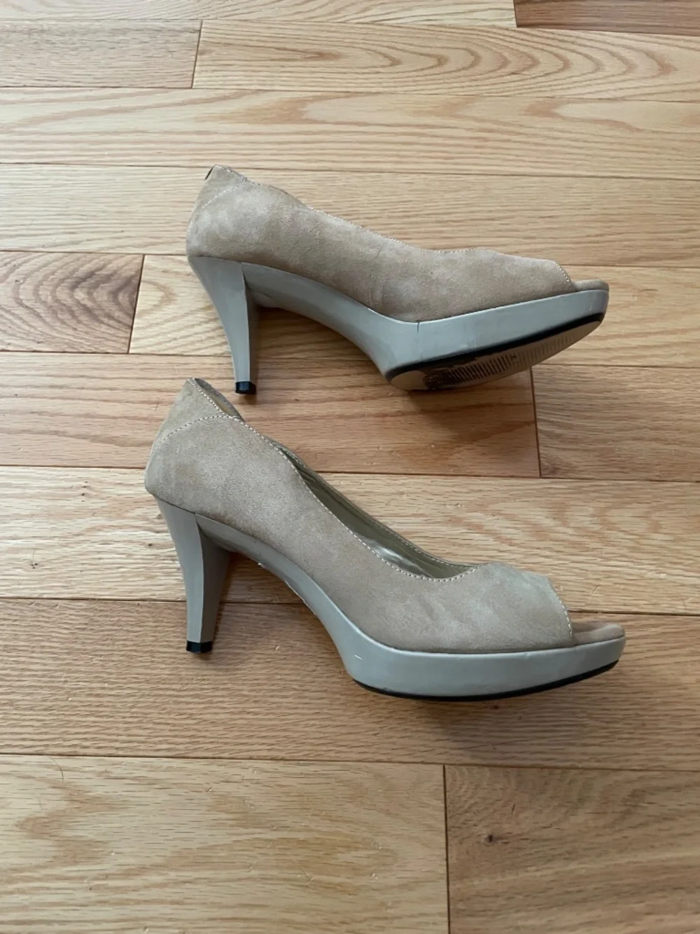 Nine West Peep Toes, Size 8, Tan Patent Leather
